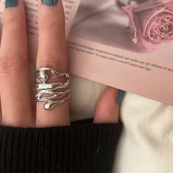Exaggerated Irregular Ring. - Picture 2 of 3